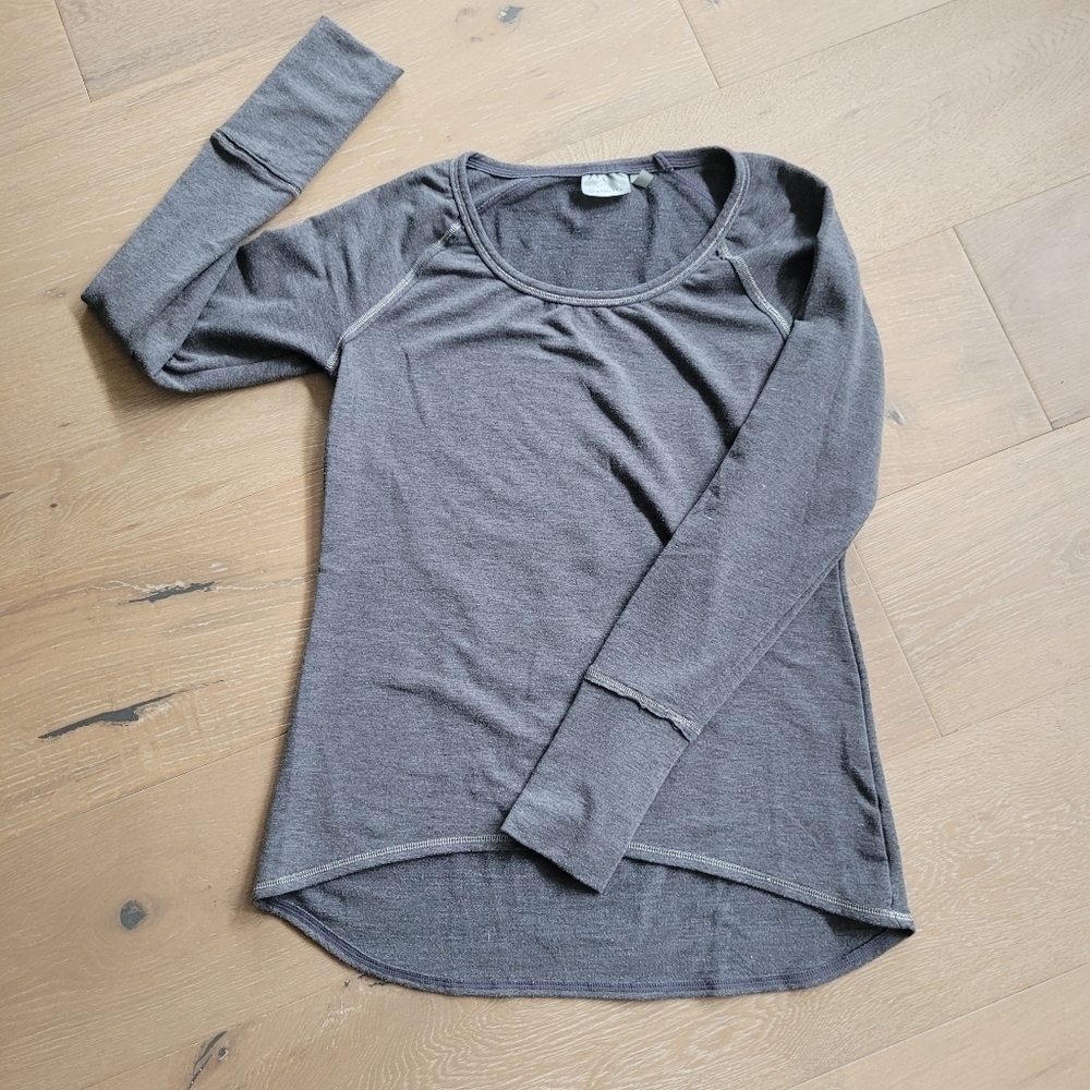 Athleta Shirt Women's sz S Grey Scoop Neck Long Sleeve Activewear Top